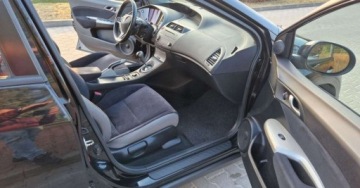 Honda Civic VIII Hatchback 3d 2.2 i-CTDi 140KM 2007 Honda Civic Honda Civic 2.2i-CTDi DPF Executive 2.2 Diesel 140KM, zdjęcie 15