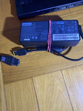 Док-станция Lenovo 40 Ач + блок питания 90 Вт с кабелями