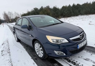 Opel Astra J Hatchback 5d 1.6 Twinport ECOTEC 115KM 2010 Opel Astra Opel Astra 1.6 Innovation 1.6 Benzyna 115KM