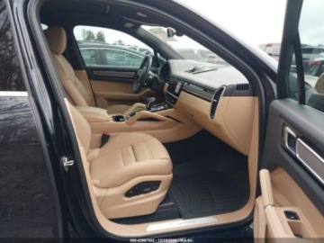 Porsche Cayenne III 2023 Porsche Cayenne E-Hybrid Platinum Edition 2023 3.0 Hybryda 335KM, zdjęcie 9