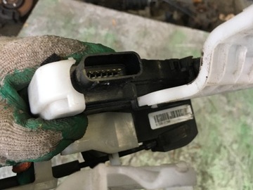HYUNDAI IX35 10-15 ZÁMEK DVEŘE PRAVÝ PŘEDNÍ 6 PIN EVROPA