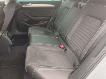 Volkswagen Passat B8 Variant Facelifting 2.0 TDI SCR 200KM 2022 Volkswagen Passat 2.0 TDI 200KM 4x4 DSG R Line Kamera Virtual Hak LED Matr, zdjęcie 26