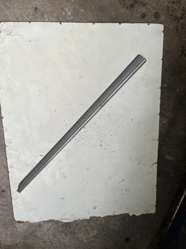 LIŠTA DO MERCEDES W 169 PRAVÝ PŘEDNÍ