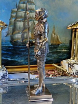 Рыцарь с алебардой из мрамора, гравер Никколо Сильва v