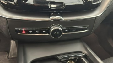 Volvo XC60 II 2021 Volvo XC 60 B4 D AWD Momentum Pro hak, zdjęcie 21