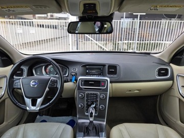 Volvo S60 II Sedan Facelifting 2.0 T5 DRIVE-E 245KM 2015 VOLVO S60 II Premium Plus T5, 2.0l benzyna 245KM Dokumentacja pochodzenia, zdjęcie 9