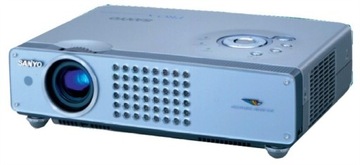PROJEKTOR RZUTNIK SANYO PLC-SE20A DVI + KABLE