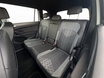 Volkswagen Tiguan Allspace SUV Facelifting 2.0 TSI 190KM 2022 Volkswagen Tiguan Allspace 2.0 TSI 190 KM 4Mot. R-Line DSG, Niski przebieg, zdjęcie 23