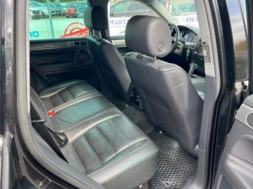Volkswagen Touareg I 3.0 TDI 225KM 2006 Volkswagen Touareg V6 4X4 AUTOMAT SKORY PARKTRONIC NAWIGACJA SOLARDACH EL., zdjęcie 6
