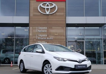 Toyota Auris II Touring Sports Facelifting 1.4 D-4D 90KM 2018 Toyota Auris Auris 1.4 90KM Active FV23 Serwis ASO 1.4 Diesel