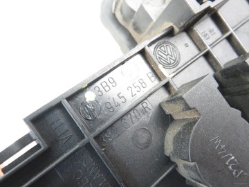 ВСТАВКА ФОНАРЯ ПРАВАЯ PASSAT B5 FL COMBI 3B9945258B