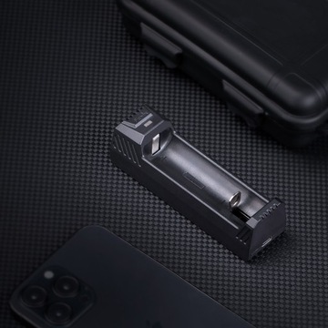 Зарядное устройство USB Fenix ​​ARE-X1 V2.0 18650 21700 26650