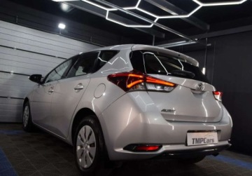 Toyota Auris II Hatchback 5d Facelifting 1.6 Valvematic 132KM 2017 Toyota Auris Polski salon 1.6 benzyna 132 KM Klimatyzacja Hatchback 1.6, zdjęcie 2