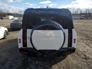 Land Rover Defender IV (L663) 2025 Land Rover Defender 130 X-Dynamic SE 2025 3.0l 3.0 Benzyna 395KM, zdjęcie 2