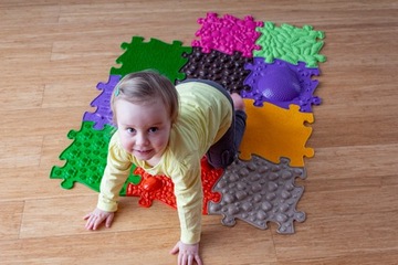 НАБОР ОРТОПЕДИЧЕСКИХ КОВРИКОВ ИЗ 6 ДЕТСКИХ СЕНСОРНЫХ ПАЗЗЛОВ