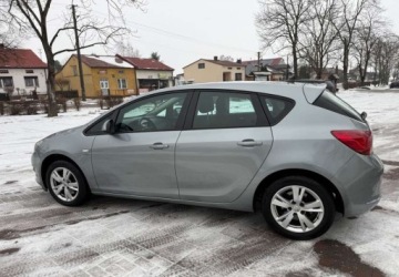 Opel Astra J GTC 1.7 CDTI ECOTEC 130KM 2013 Opel Astra Opel Astra 1.7 CDTI DPF Active 1.7 Diesel 130KM, zdjęcie 26