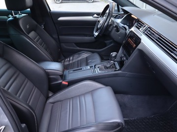 Volkswagen Passat B8 Variant 2.0 TSI BlueMotion Technology 220KM 2017 VW Passat 2.0 TSI, Salon Polska, Automat, Skóra, zdjęcie 8
