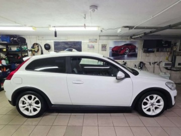 Volvo C30 Hatchback 3d Facelifting 1.6 D DRIVe 109KM 2011 Volvo C30 ___Limited White Edition___1.6D DRIVe 109KM___R-Design___ 1.6, zdjęcie 5