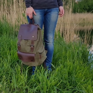 Plecak Markroyal na laptopa 15,6 vintage płótno oliwkowy z klapą magnesy