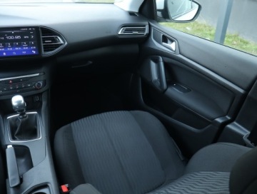 Peugeot 308 II SW Facelifting 1.2 PureTech 110KM 2018 Peugeot 308 1.2 PureTech, Klima, Tempomat, zdjęcie 7