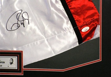 Roy Jones JR Oryginalny autograf na spodenkach w pięknej oprawie HIT