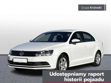 Volkswagen Jetta VI Sedan Facelifting 1.4 TSI 125KM 2016 Volkswagen Jetta 1.4TSI 125KM Comfortline (Salon P