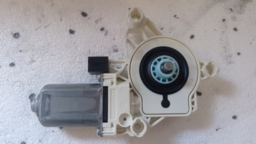 MOTOR ZVEDAČ OKNO LEVÝ PŘEDNÍ A6 C8 4K0959801