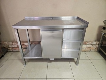 Стол из нержавеющей стали с ЯЩИКАМИ и местом для КОРЗИНЫ.