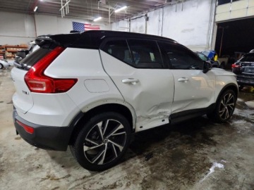 Volvo XC40 2022 Volvo XC 40 T5 R-Design 2022 2.0 Benzyna 248KM, zdjęcie 3