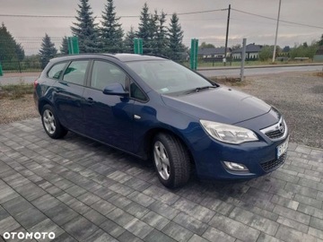 Opel Astra J Sports Tourer 1.4 Turbo ECOTEC 120KM 2011 Opel Astra Opel Astra 1.4 Turbo Color Edition 1.4 Benzyna 120KM, zdjęcie 4