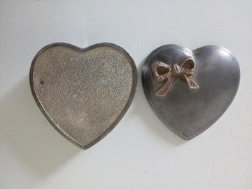 Позолоченная коробочка в форме сердца