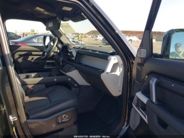 Land Rover Defender IV (L663) 2023 Land Rover Defender 130 X-Dynamic SE 2023 3.0l 3.0 Benzyna 395KM, zdjęcie 10