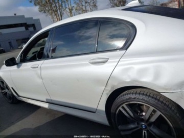 BMW Seria 7 G11-G12 2018 BMW Seria 7 740i 2018 3.0l 3.0 Benzyna 320KM, zdjęcie 2