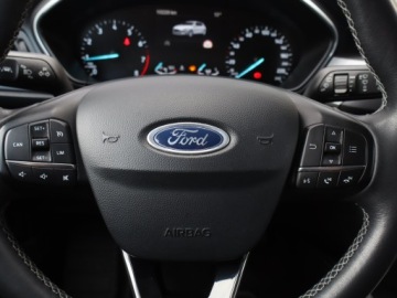 Ford Focus III Hatchback 5d facelifting 1.0 EcoBoost 125KM 2018 Ford Focus 1.0 EcoBoost, Salon Polska, Navi, zdjęcie 21