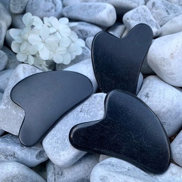 MASAŻER JADEITOWY DO TWARZY CZARNY PŁYTKA GUA SHA