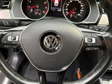Volkswagen Passat B8 Variant 1.4 TSI BlueMotion Technology ACT 150KM 2017 Volkswagen Passat Variant Highline Full LED, zdjęcie 16
