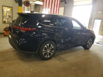 Toyota Highlander III 2021 Toyota Highlander 2021 TOYOTA HIGHLANDER HYBRID XLE 2.5 Hybryda 243KM, zdjęcie 3