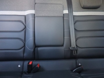 Citroen C4 III SUV 1.2 PureTech 130KM 2021 Citroen C4 1.2 PureTech, Salon Polska, zdjęcie 9