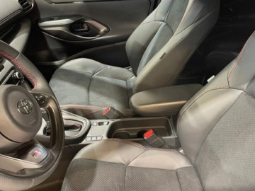 Toyota Yaris IV Hatchback Facelifting 1.5 Hybrid Dynamic Force 130KM 2026 Od ręki - GR Sport 1.5 Hybrid 130KM | Podgrzewane fotele!, zdjęcie 4