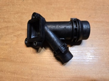 BMW E90 2.0D M47 163KM Колено водяного разъема 2247744