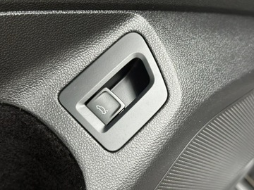 Volkswagen Passat B8 Variant Facelifting 2.0 TDI SCR 150KM 2023 Volkswagen Passat R-Line*DSG*Full Led*Panorama*, zdjęcie 32