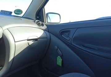 Toyota Yaris I 1.0 i 16V 68KM 2001 Toyota Yaris Toyota Yaris Benzyna 68KM, zdjęcie 11