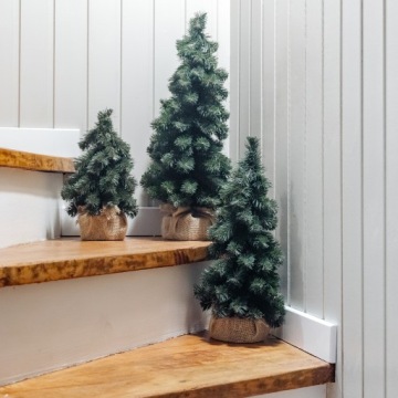 Искусственная елка для новогоднего украшения, 50 см.