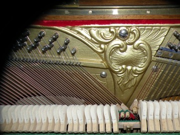 Стилизованное фортепиано от Fuchs & Mohr