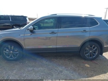 Volkswagen Tiguan II 2023 Volkswagen Tiguan Se, 2023r., 2.0L 2.0 Benzyna 184KM, zdjęcie 3