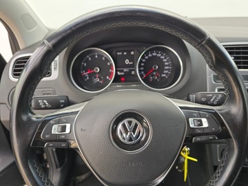 Volkswagen Polo V Hatchback 3d Facelifting 1.2 TSI BlueMotion Technology 90KM 2016 Volkswagen Polo 1.2 TSI 90KM Comfortline klima nav, zdjęcie 12