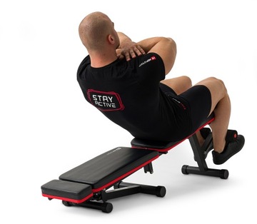 Регулируемая наклонная скамья для тренировок.