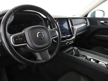 Volvo XC60 II 2019 Volvo XC 60 mHEV 4x4 automat full LED półskóra, zdjęcie 13