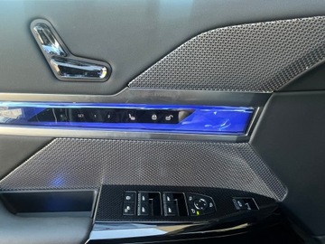 BMW Seria 7 G70 Sedan 3.0 40d 299KM 2024 740d xDrive Limousine, zdjęcie 9