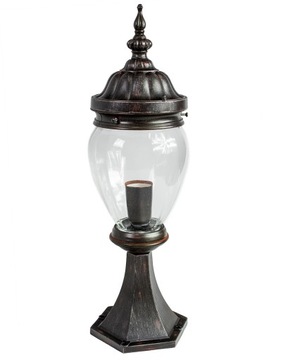 Большой уличный столбик с напряжением